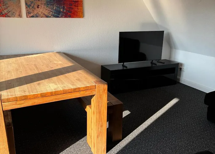 Ruhige In Nethen Beim Club